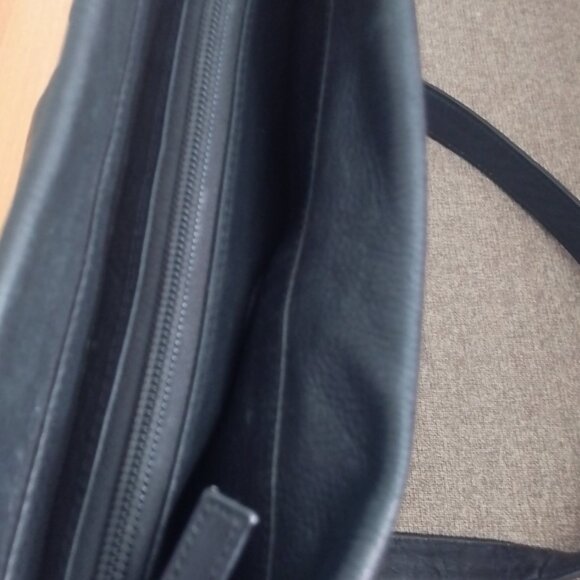 Derek Alexander Soft Black Leather Unisex Organizer Crossbody Bag - Picture 7 of 11